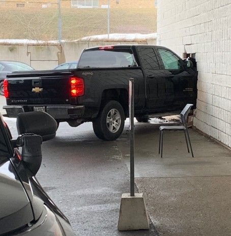 Truck crashes into No Frills store in Brantford