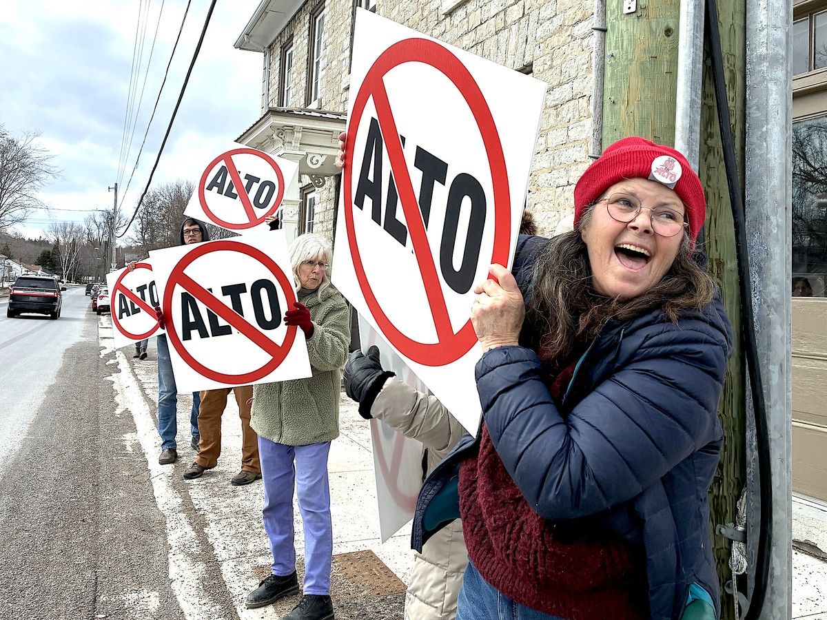 How does Bill C-15 make it easier for the Canadian government to expropriate land?