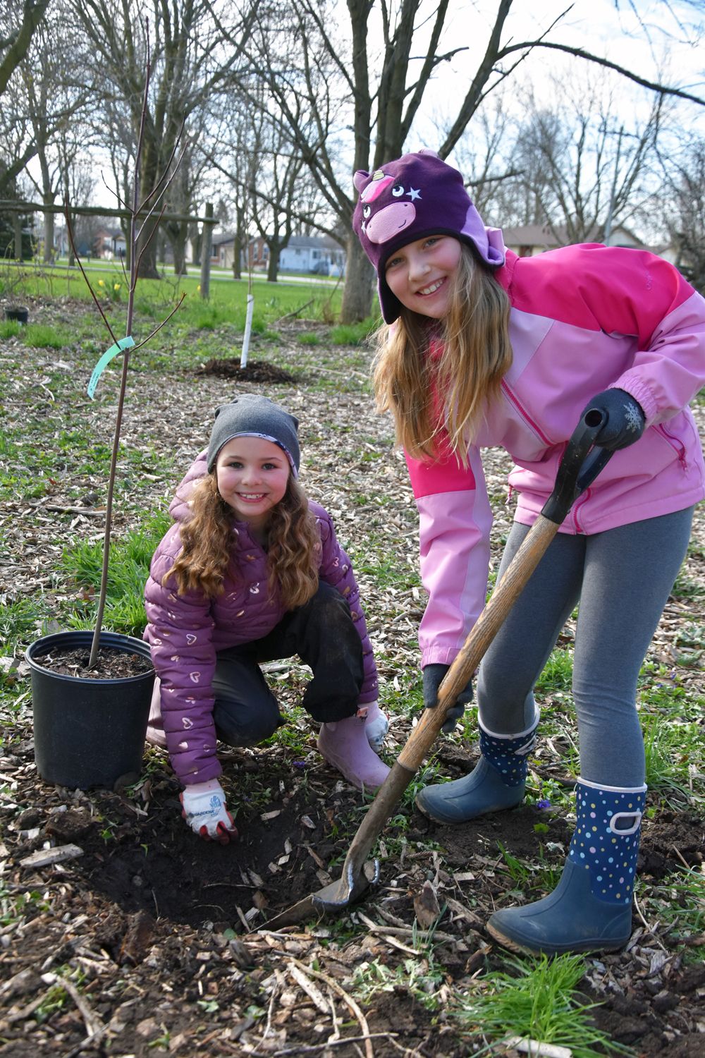 Young stewards help rehabilitate Mitchell school's nature center