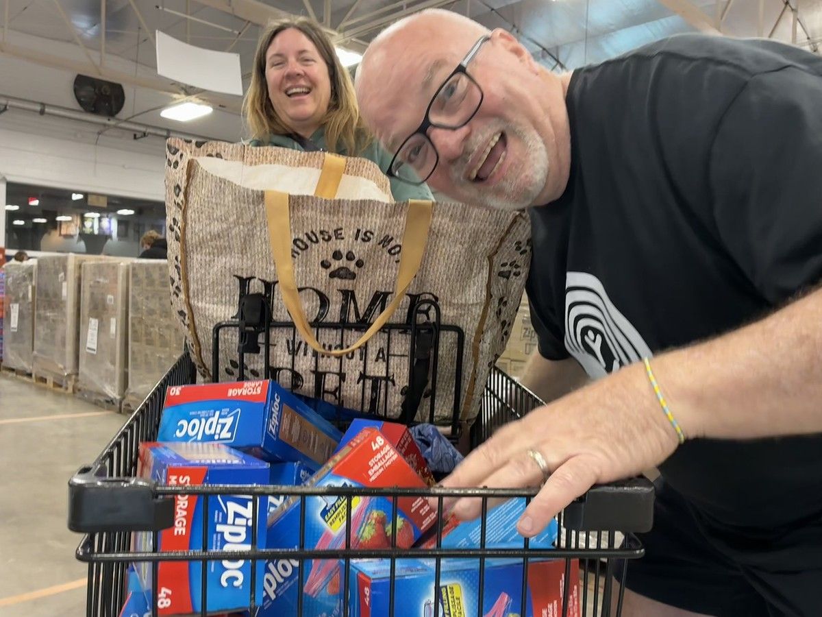 'No limit' warehouse sale in Brantford attracts 2,000 shoppers