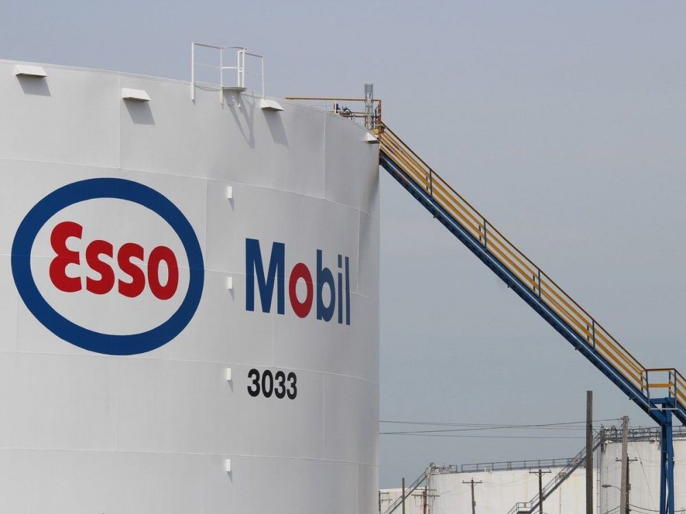 Project at Imperial Oil in Sarnia to reduce sulphur dioxide emissions by more than 90 per cent