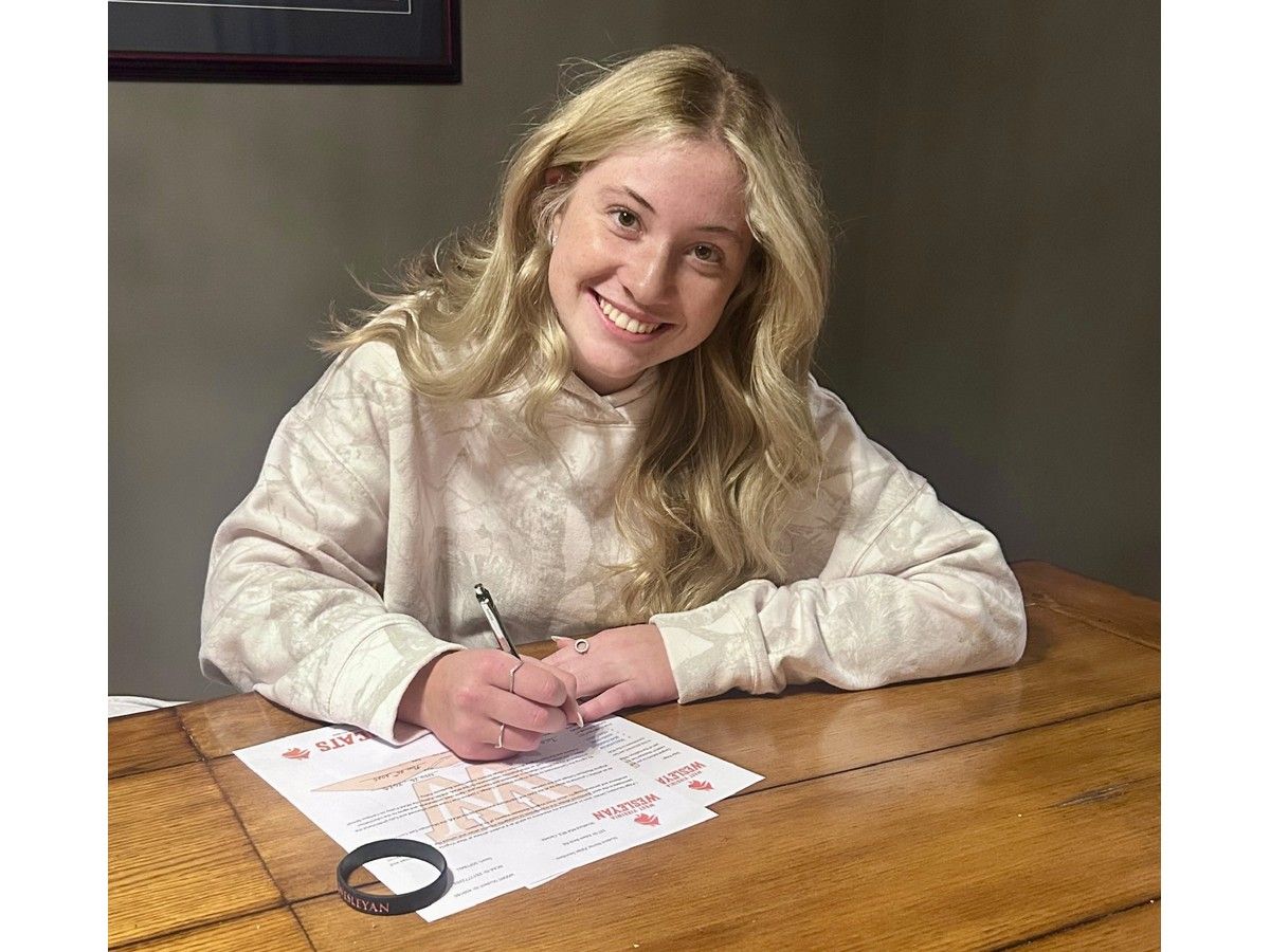 Saunders signs with West Virginia Wesleyan College softball team