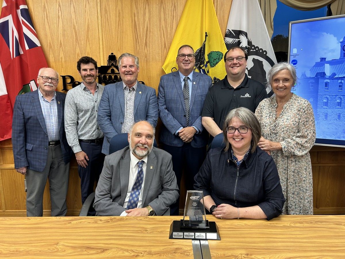 Pembroke's transit service pilot project earns regional project award