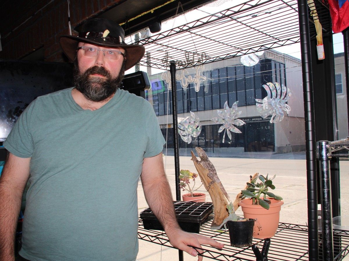 Business owner charged with assault still seeking lawyer