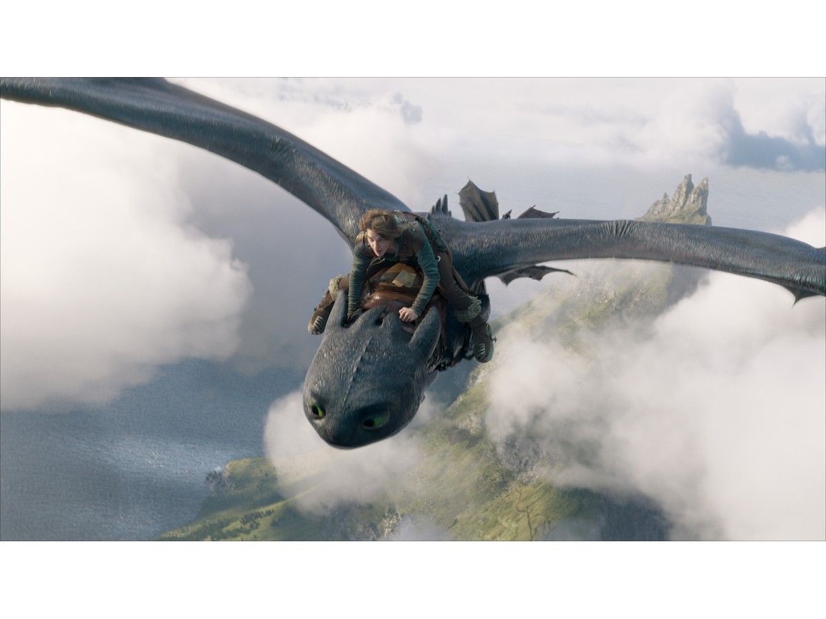 Hiccup flying on Toothless
