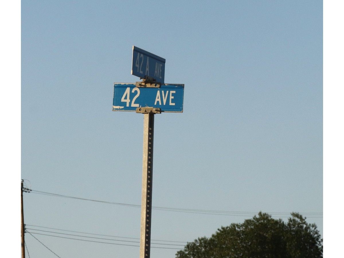 42nd Avenue sign