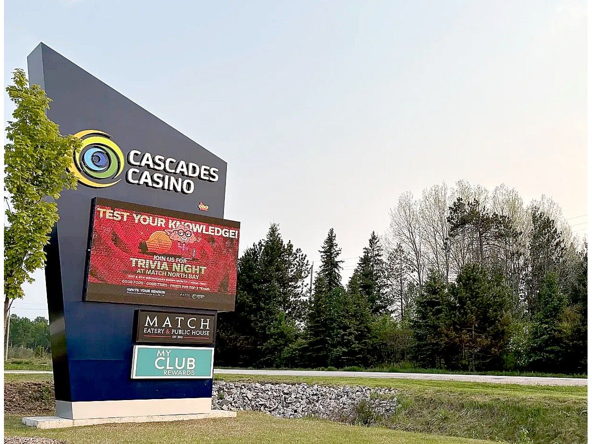 Man brandishing two weapons arrested after robbery at Cascades Casino