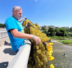 Man dumps rubber ducks off bridge