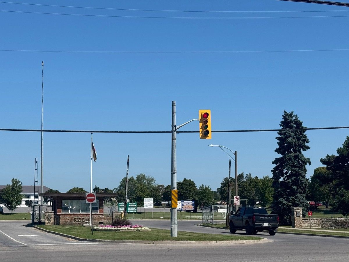 Kingston local raises safety concerns with malfunctioning left-turn signal