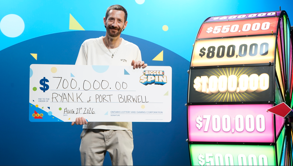 Port Burwell man wins $700k on ticket purchased in Tillsonburg