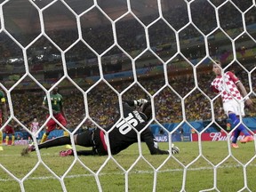 Croatia's Mario Mandzukic, right, scores his side's fourth goal past Cameroon's goalkeeper Charles Itandje, left.  
(Associated Press  Photo/Marcio Jose Sanchez)