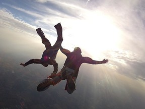 skydive-101771_1280