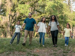 traveling with children - blake-barlow-1499544-unsplash