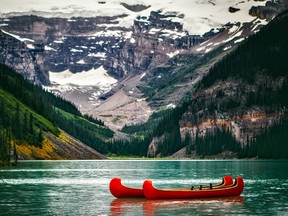 lake-louise-1761286_1920