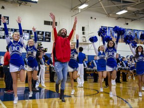 Grooming expert Jonathan Van Ness returns to his high school in the première of Queer Eye’s fourth season.