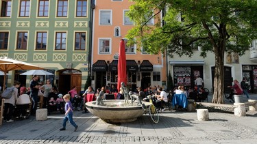 Ingolstadt is one of many walled towns and villages of the Bavarian countryside sporting a vibrant outdoor patio scene. Original photography by Sarah Staples (Insta: @itravelnwrite)