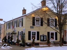 Weekly Travel Roundup: This bar in Niagara-on-the-Lake is over 200 years old