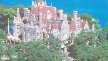 The six-storey Boldt Castle has been 
turned into a major tourist attraction, located on 
Heart Island in the St. Lawrence.