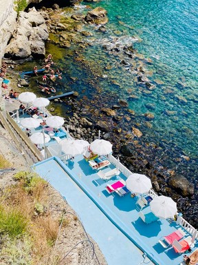 Baia di Sorgeto is Ischia’s most popular beach heated by volcanic thermal waters.