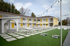 The courtyard at the South Beach Motel in Southampton, Ontario has a games area and plenty of seating.