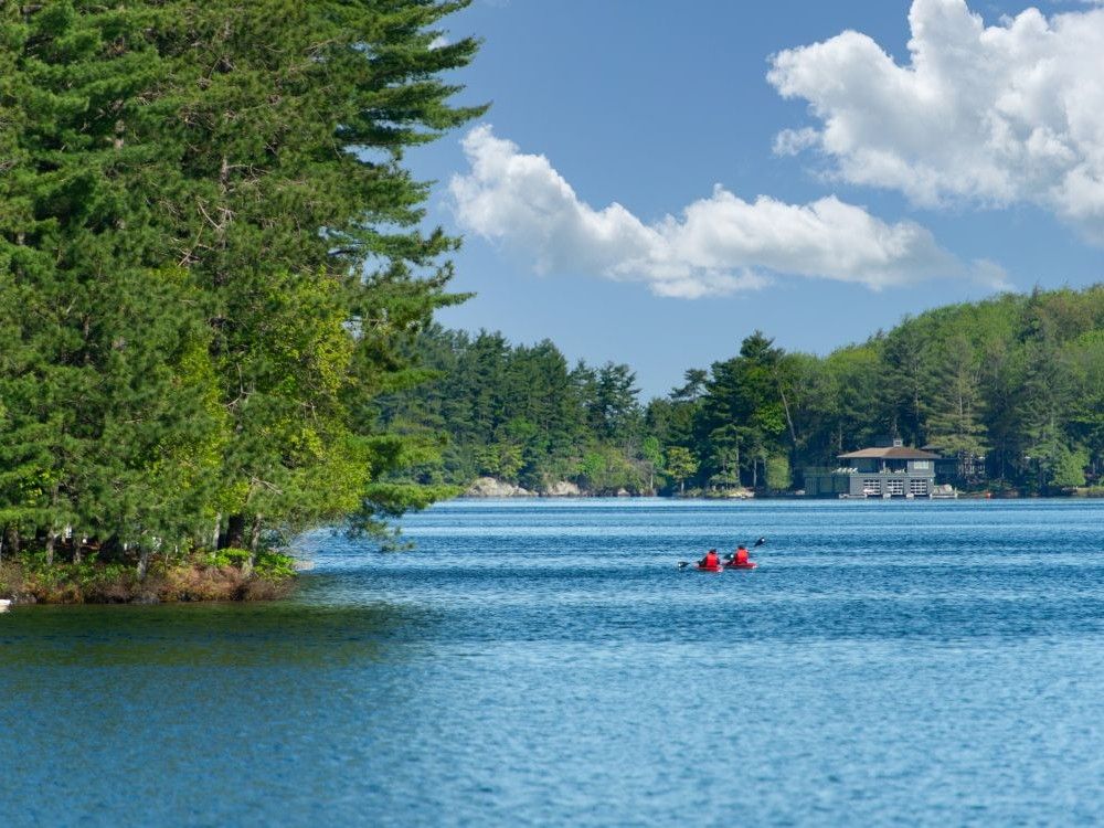 Muskoka's picturesque Lake Joseph is home to the summer retreat of Cindy Crawford and Rande Gerber.