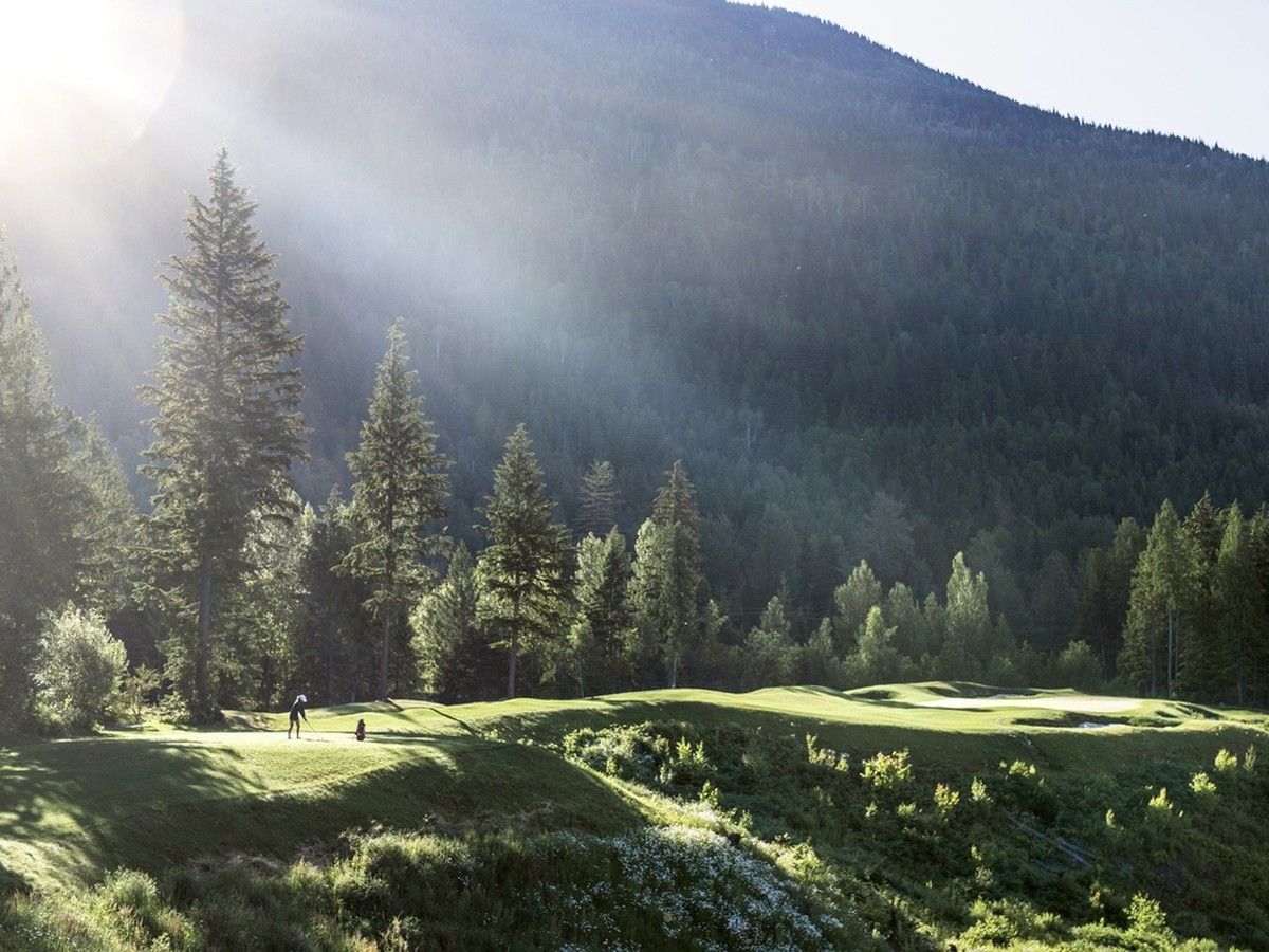 Among the signature shots at Cabot Revelstoke is the tee-ball on the eighth hole, a long and strong Par-3 with plenty of trouble up the right side.