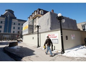 The demolition of 7 Clarence, home of Memories Restaurant beside the Tin House Courtyard has been given the go ahead. It currently is shrouded and barricades have been erected around the property.