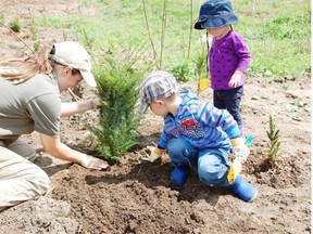 Join Trees Ontario and its planting partners for the annual Community Planting Weekend on May 4th, from 10 a.m. to noon. Held in seven locations across Ontario, the event brings together communities to take part in a half-day tree planting activity. To view location details and/or to register, visit www.treesontario.ca/plantingweekend.