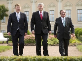 John Baird, Stephen Harper and Jim Flaherty at a summit in 2013. The three conservative stalwarts masterminded an economic stimulus program for Canada that a provincial Tory bill would have forced Ontario to reject.