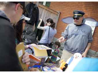 Bargain hunters invade the Glebe for huge annual garage sale | Ottawa