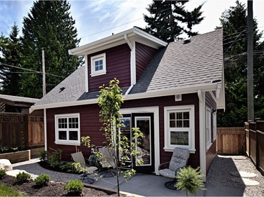 Living small, like this quaint 500-square-foot, one-bedroom by Vancouver’s Smallworks, requires thoughtful planning.