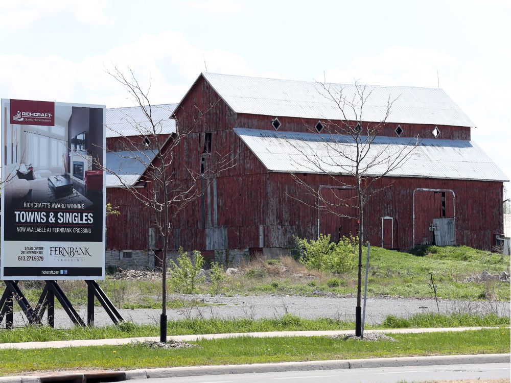 Planning committee OK with moving heritage barn to Munster