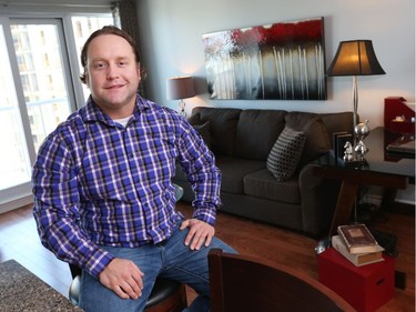 Getting rid of unnecessary belongings was key to making Jake Gamble’s 550-square-foot condo space work.