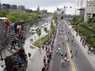 Spectators watch the 5k run during the Ottawa Race Weekend on Saturday May 24, 2014. (Patrick Doyle / Ottawa Citizen)  ORG XMIT: 0526 ottawa10k17