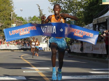 Wilson Kiprop, the top male finisher, crosses the finish line at the 10k race during the Ottawa Race Weekend on Saturday May 24, 2014. (Patrick Doyle / Ottawa Citizen)  ORG XMIT: 0526 ottawa10k28