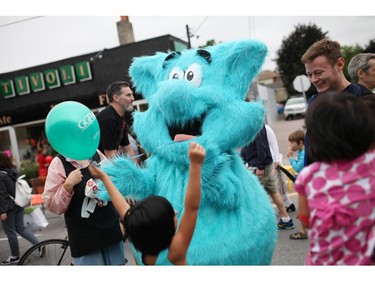 A street performer entertains a crowd along Richmond rd. in Westboro in Ottawa, during Westfest on Saturday, June 14, 2014.