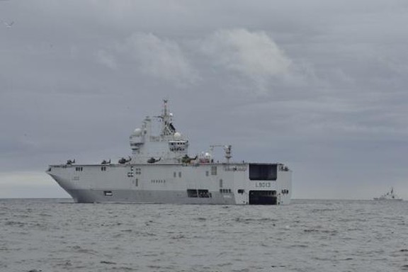 Photos of Canadian military personnel conducting amphibious operations