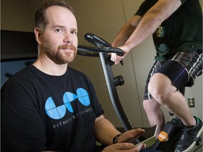 Engineering professor Leonard MacEachern of Carleton University, along with his team of students, has developed a band with high tech sensors. When worn on the thigh while cycling or running, an athlete can reduce injury by tracking things like lactic acid buildup