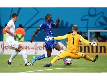 MANAUS, BRAZIL - JUNE 14:  Mario Balotelli of Italy controls the ball against goalkeeper Joe Hart of England during the 2014 FIFA World Cup Brazil Group D match between England and Italy at Arena Amazonia on June 14, 2014 in Manaus, Brazil.