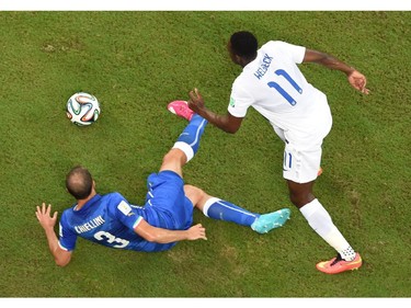 Italy's defender Giorgio Chiellini (L) and England's forward Daniel Welbeck vie for the ball during a Group D football match between England and Italy at the Amazonia Arena in Manaus during the 2014 FIFA World Cup on June 14, 2014.