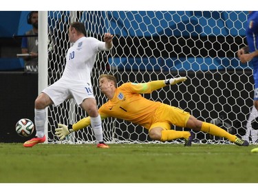 England's goalkeeper Joe Hart (C) fails to save the ball as England's forward Wayne Rooney defends during a Group D football match between England and Italy at the Amazonia Arena in Manaus during the 2014 FIFA World Cup on June 14, 2014.