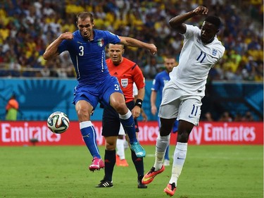 England's forward Daniel Welbeck (R) vies with Italy's defender Giorgio Chiellini during a Group D football match between England and Italy at the Amazonia Arena in Manaus during the 2014 FIFA World Cup on June 14, 2014.