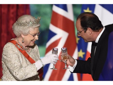 Britain's Queen Elizabeth II toasts with French President Francois Hollande at a state dinner at the Elysee presidential palace in Paris, on June 6, 2014, following the international D-Day commemoration ceremonies in Normandy, marking the 70th anniversary of the World War II Allied landings in Normandy.