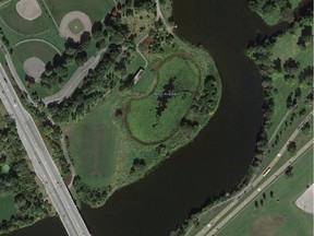 Google Earth screen grab showing the Brewer Park pond by the Rideau River