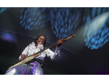 Verdine White of Earth, Wind and Fire on the Main Stage for the 2014 Ottawa Jazz Festival.