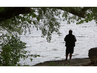 Time stamp 1:19pm Fishing on the Ottawa River at Blair rd.