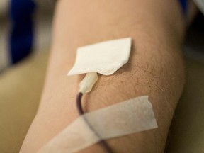 A database matching study showed that recipients of red blood cells from women between the ages of 17 and 20 had an eight per cent increased risk of death per unit transfused compared with the age range 40 to 50.