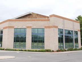 Required renovations to the Goulbourn Recreational Complex pool included replacing the building’s steel structure due to rust, building a new roof, removing mould and installing a new air distribution system.