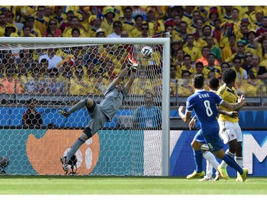 Colombia's goalkeeper David Ospina (L) makes a save off a kick from Greece's midfielder Panagiotis Kone (2nd L) during a group C football match between Colombia and Greece at the Mineirao Arena in Belo Horizonte during the 2014 FIFA World Cup on June 14, 2014.
