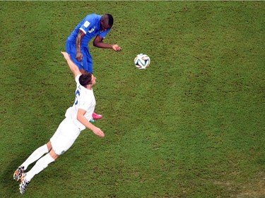 TOPSHOTS  Italy's forward Mario Balotelli (L) heads and scores during a Group D football match between England and Italy at the Amazonia Arena in Manaus during the 2014 FIFA World Cup on June 14, 2014.  POOL